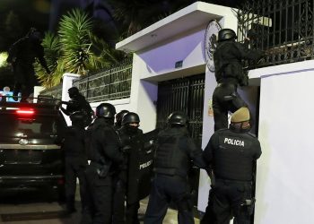 Ecuador police arrest former VP in raid at Mexican embassy, prompting diplomatic severing, outcry