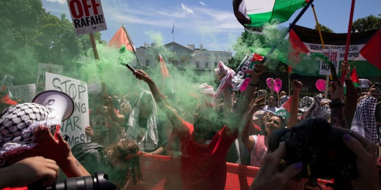 Thousands of anti-Israel protesters gathered outside White House as Israel conducted hostage rescue mission
