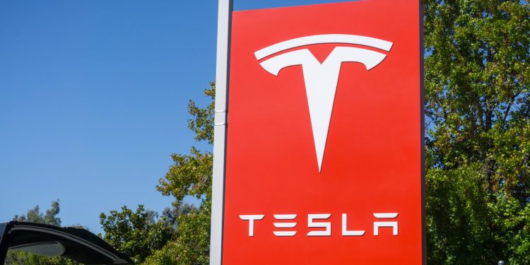 UBS downgrades Tesla stock to Sell with $197 price target: Time to exit?