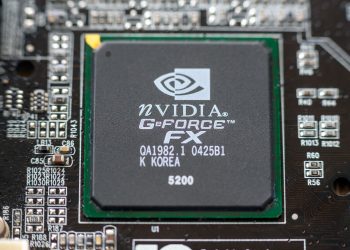 NVIDIA stock rebounds 2.5% on Friday as analysts remain bullish