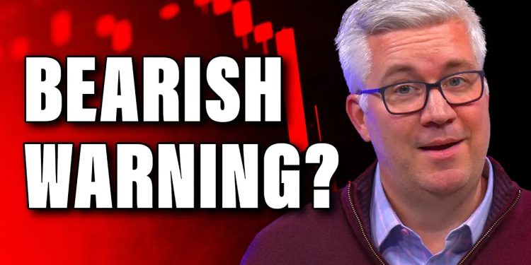 Is the S&P 500 Flashing a Bearish Divergence?